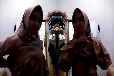 Bokep Indo Di Kasur Digenjot Asyik Sampai Crot