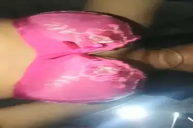 Bokep Jilbab Pamer BH Pink Menggoda